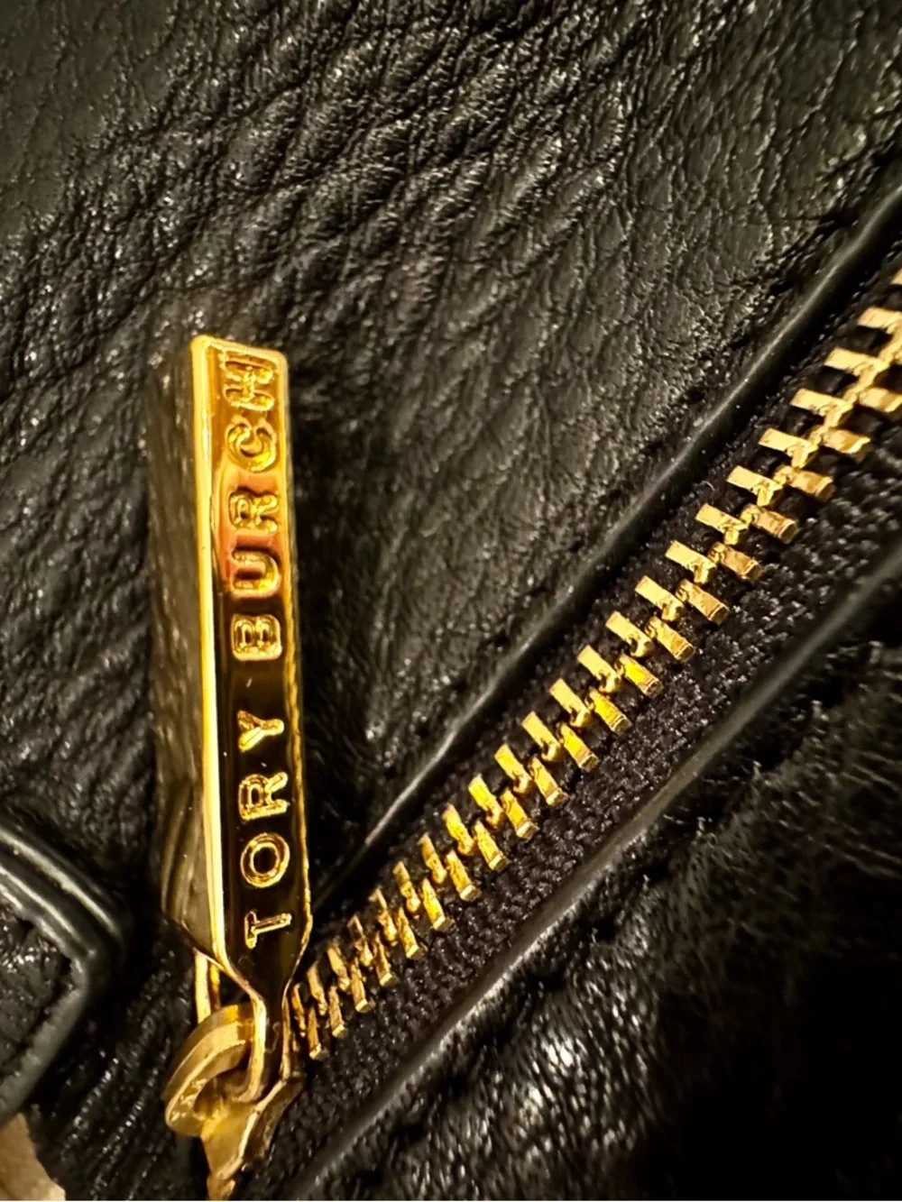 Vintage Tory Burch Black Pebbled Leather Chain-Trim Clutch with Gold Logo - Picture 3 of 6